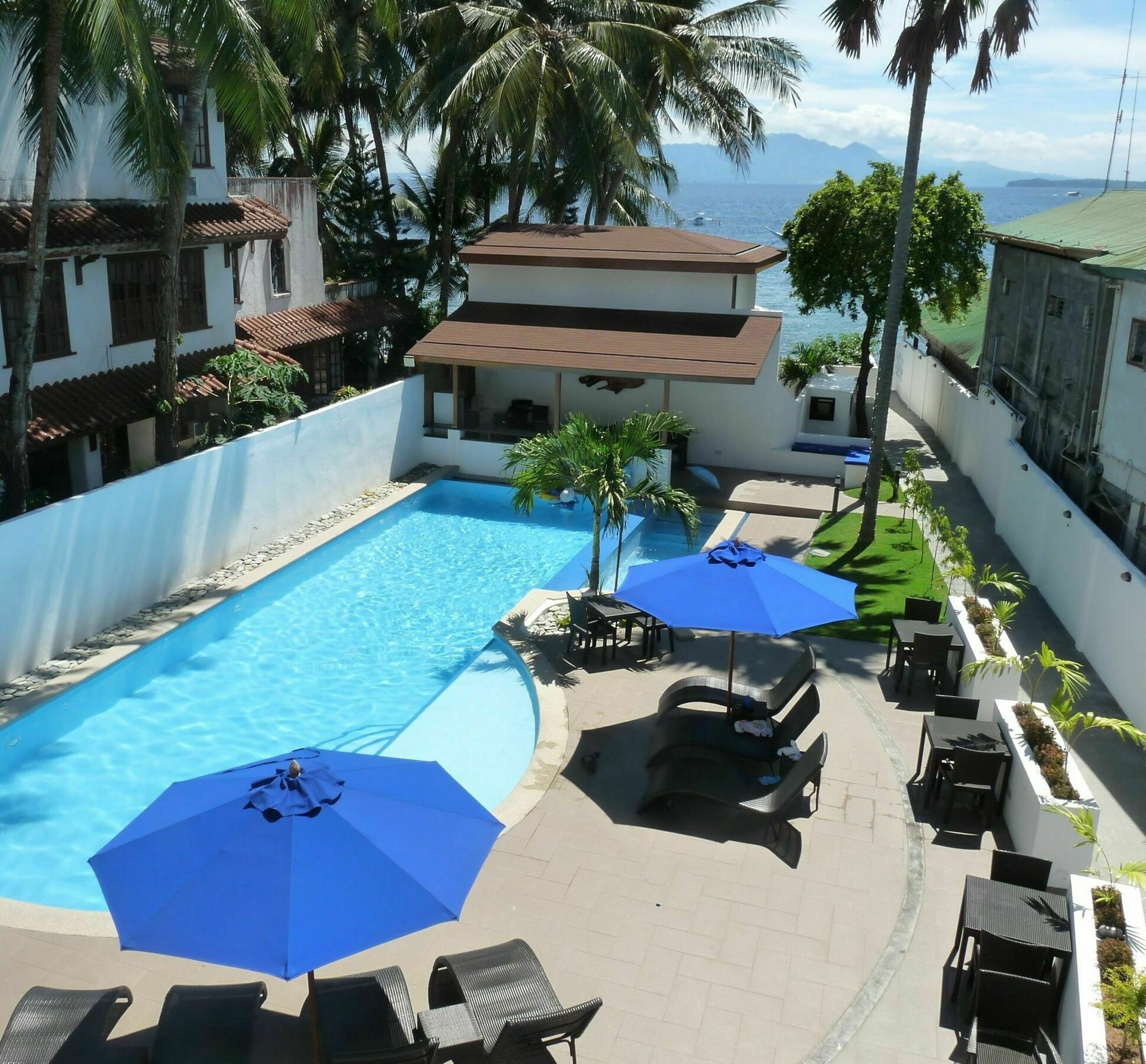 Out Of The Blue Resort Puerto Galera Exterior photo